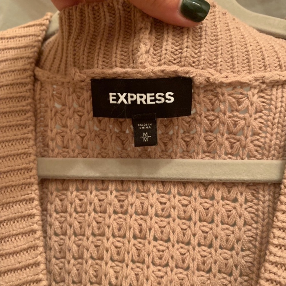🔴{EXPRESS} Pink Sweater - Picture 6 of 10